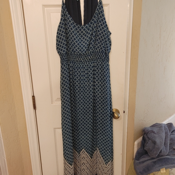 Dress - Picture 1 of 3